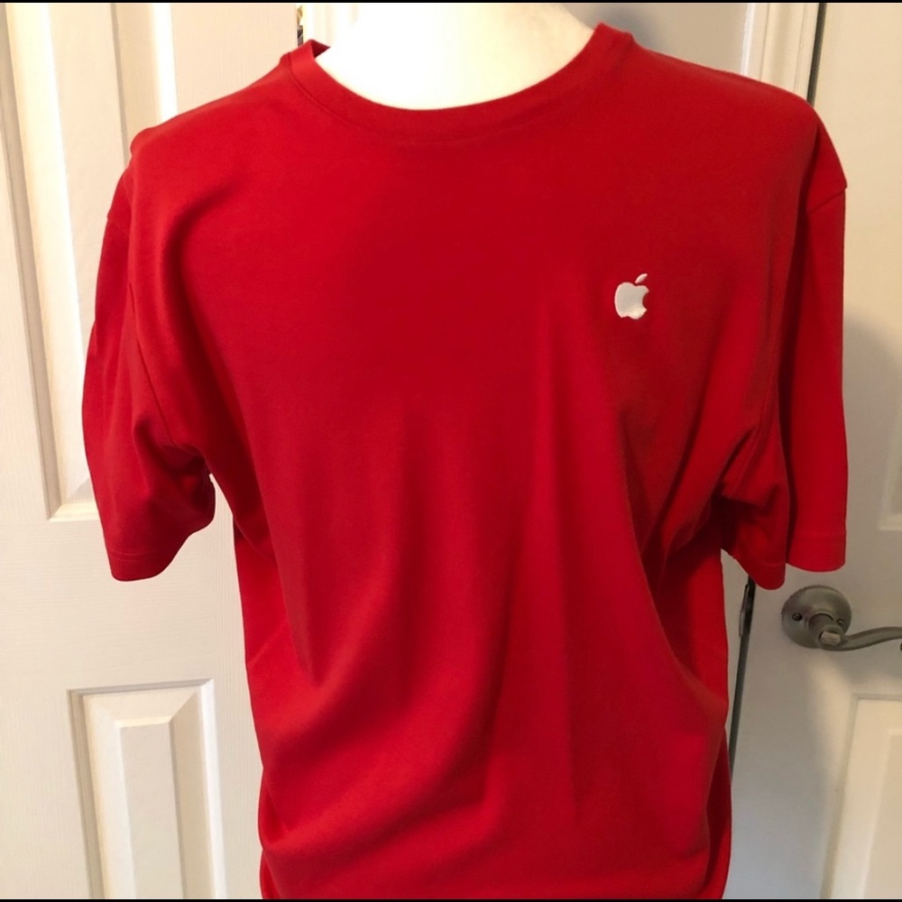 Red APPLE short sleeve tee